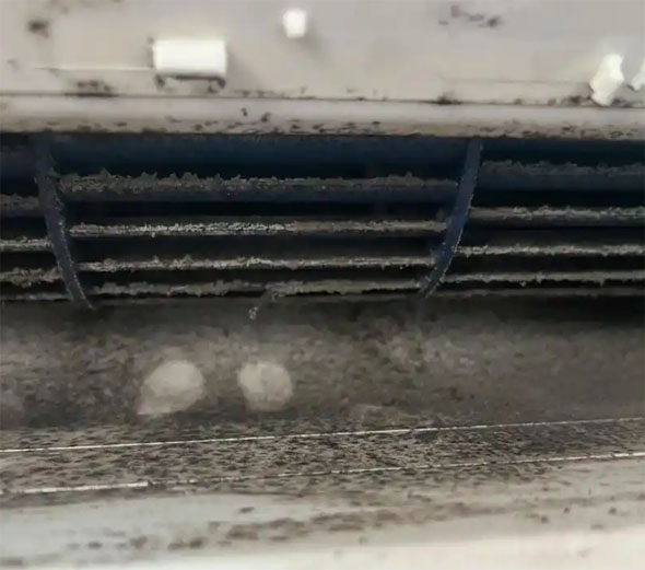 长安空调吹的风有股烧焦味是怎么回事